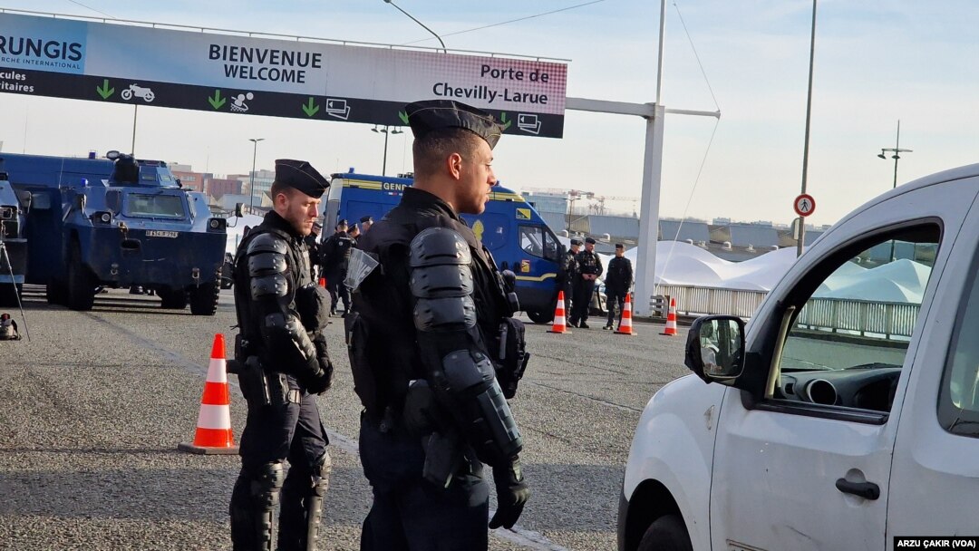 Çiftçilerin protestosu nedeniyle Paris ve çevresinde olağanüstü güvenlik önlemleri alındı