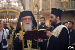 El Patriarca Ortodoxo de Jerusalén, Teoófilo III, ofició una misa el domingo 22 de octubre de 2022 en el Santo Sepulcro de Jerusalén. [Foto: Alejandro Ernesto]