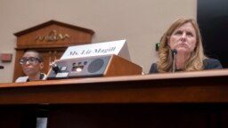 Presiden Harvard Claudine Gay (kiri) dan Presiden Universitas Pennsylvania Liz Magill dalam sidang Komite Pendidikan DPR di Capitol Hill, Washington, D.C., Selasa, 5 Desember 2023. (AP/Mark Schiefelbein)