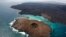 ARCHIVO - Una vista aérea de la isla Sombrero Chino, Islas Galápagos, Ecuador, 15 de enero de 2011.