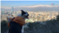 Este es Sam, un perro de la raza border collie que junto a su tutor Gonzalo Chang recoge basura en el Cerro San Cristóbal, en Santiago de Chile, como parte de una iniciativa encaminada a proteger el medio ambiente. [Fotografía: Nicolás Cortés Guerrero]
