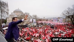 CHP Genel Başkanı Özgür Özel ve İstanbul Büyükşehir Belediye Başkanı Ekrem İmamoğlu yerel seçim sürecinde ilk kez İstanbul’da birlikte miting düzenledi. 