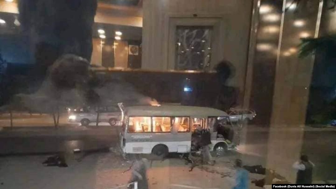 عيني شاهدان وايي، چې د بريد هدف د کاسټر ډوله ښاري بس و.