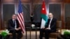 El secretario de Estado de Estados Unidos, Antony Blinken, se reúne con el ministro de Asuntos Exteriores de Jordania, Ayman Safadi, durante el viaje de una semana de Blinken destinado a calmar las tensiones en todo Oriente Medio, en Ammán, Jordania, el 7 de enero de 2024.