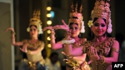 This photo taken on December 17, 2012 shows Cambodian Apsara dancers performing during a ceremony at a hotel in Phnom Penh.