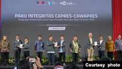 Tiga pasangan capres/cawapres ikut berdialog dalam "Penguatan Anti Korupsi Bagi Penyelenggara Negara Berintegritas" (Paku Integritas) di KPK, Jakarta, Rabu malam (17/1). (foto: courtesy)