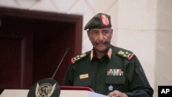 资料照 - 苏丹陆军参谋长阿卜杜勒-法塔赫·布尔汉将军于 2022 年 12 月 5 日在苏丹喀土穆发表讲话。