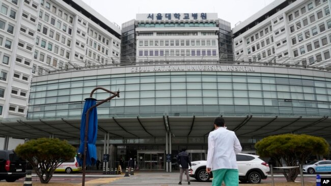A medical worker walks to enter Seoul National University Hospital in Seoul, South Korea, Feb. 29, 2024. South Korea’s government made a last appeal to junior doctors to end a walkout, with hours left to go before the Thursday deadline.