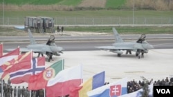 Dy avionë ushtarakë italianë Eurofighter që u ulën sot në bazën e Kuçovës