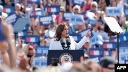 Nënpresidentja Kamala Harris gjatë tubimit zgjedhor në Eau Claire, Uiskonsin më 7 gusht 2024