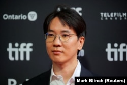 Sutradara Um Tae-hwa di ajang pemutaran perdana "Concrete Utopia" di Toronto International Film Festival, Kanada (REUTERS)