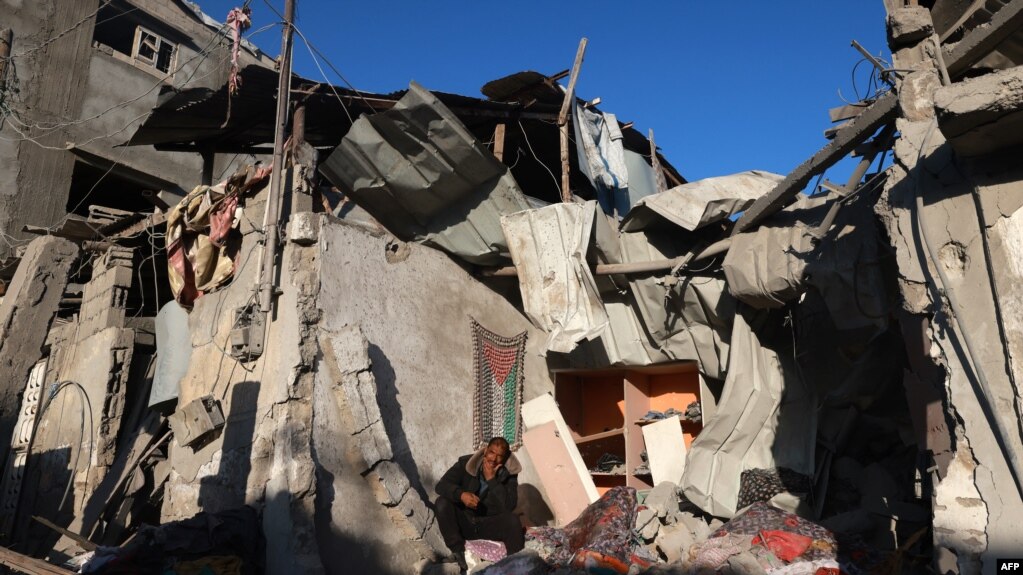 Rrënojat e një ndërtese si pasojë e sulmeve izraelite, në Rafah, Gazë, 18 janar, 2024.
