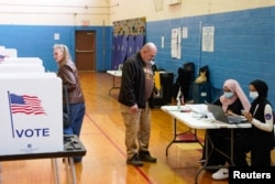 Birači glasaju na stranačkim izborima u Mičigenu (Foto: Reuters/Dieu-Nalio Chery)