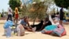 Des milliers de migrants campent près de Sfax en Tunisie en attendant de partir vers l'Italie