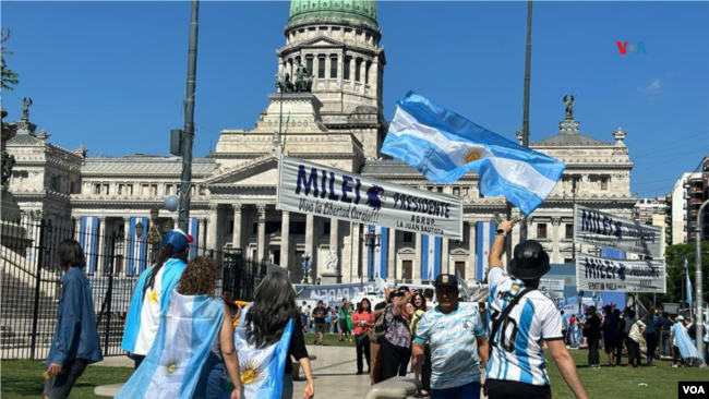 En Fotos I Argentinos asisten a la posesión de Javier Milei como presidente
