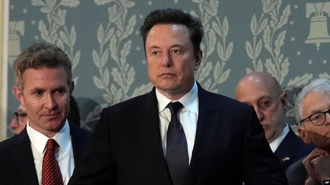 Elon Musk stiže prije zajedničkog sastanka Kongresa na Kapitol u Washingtonu, 24. jula 2024. Musk je nazvao krajnje desničarsku Alternativu za Njemačku (AfD) spasiocem zemlje.