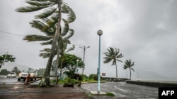 En janvier, le cyclone Belal avait fait un mort sur l'île Maurice, des milliers de personnes se retrouvant sans électricité et de nombreuses voitures submergées par les eaux.