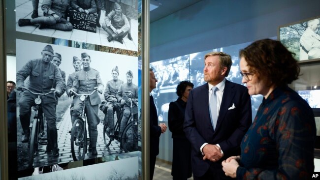 Hollanda Kralı Willem Alexander Holokost Müzesini geziyor.