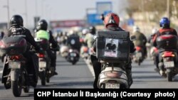 250 motokurye dün Zincirlikuyu’dan Çağlayan Adalet Sarayı’na kadar motosikletleri ile protesto geçişi gerçekleştirdiler