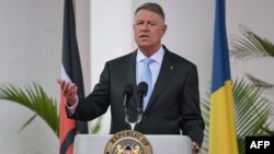 Rais wa Romania Klaus Werner Iohannis wakati wa mkutano na waandishi wa habari katika Ikulu ya Nairobi Novemba 14, 2023. Picha na SIMON MAINA / AFP. 