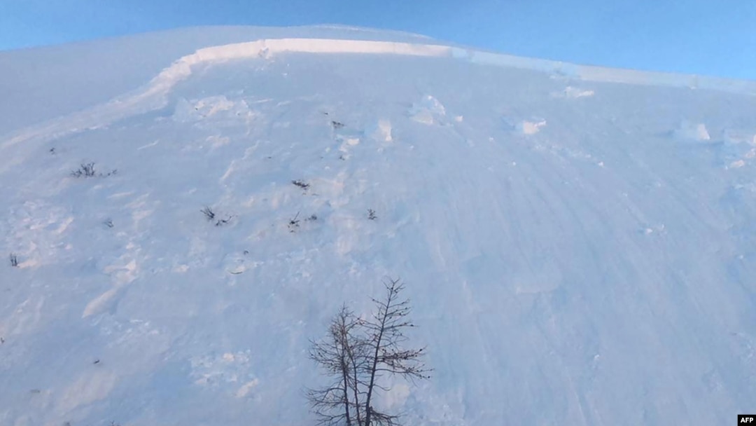 2 Hikers on Snowshoes Hit by Avalanche in Italian Alps Are Dead