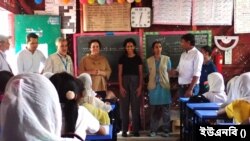 কক্সবাজারে শরণার্থী ত্রাণ ও প্রত্যাবাসন কমিশনারের কার্যালয়ে যুক্তরাষ্ট্রের উপসহকারী পররাষ্ট্রমন্ত্রী আফরিন আখতার। ১৭ অক্টোবর, ২০২৩।