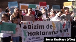 İzmir’de “Bizim de haklarımız var” başlığıyla bir farkındalık etkinliği düzenlendi.