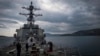Tres barcos alcanzados por misiles en ataque hutí en el Mar Rojo; buque de guerra estadounidense derriba tres drones