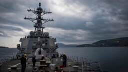 USS Carney di Laut Mediterania, 12 November 2018. Pentagon melaporkan kapal perang Amerika dan beberapa kapal komersial, Minggu, 3 Desember 2023 diserang di Laut Merah. ((Mass Communications Specialist 1st Class Ryan U. Kledzik/US Navy via AP)