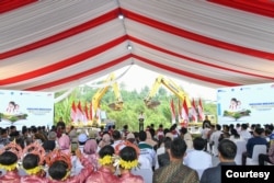 Presiden Joko Widodo memulai peletakan batu pertama (groundbreaking) berbagai sarana infrastruktur di Ibu Kota Nusantara yang berlokasi di Penajam Paser Utara, Kalimantan Timur. (Foto: Setpres RI)