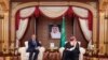 Menteri Luar Negeri AS Antony Blinken bertemu dengan Putra Mahkota Saudi Mohammed bin Salman, di Jeddah, Arab Saudi, 7 Juni 2023. (Foto: Bandar Algaloud/Courtesy of Saudi Royal Court via REUTERS)