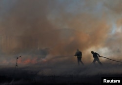 Maraknya kebakaran hutan akibat perubahan iklim semakin meningkatkan risiko kesehatan dan keselamatan bagi para pemadam kebakaran.