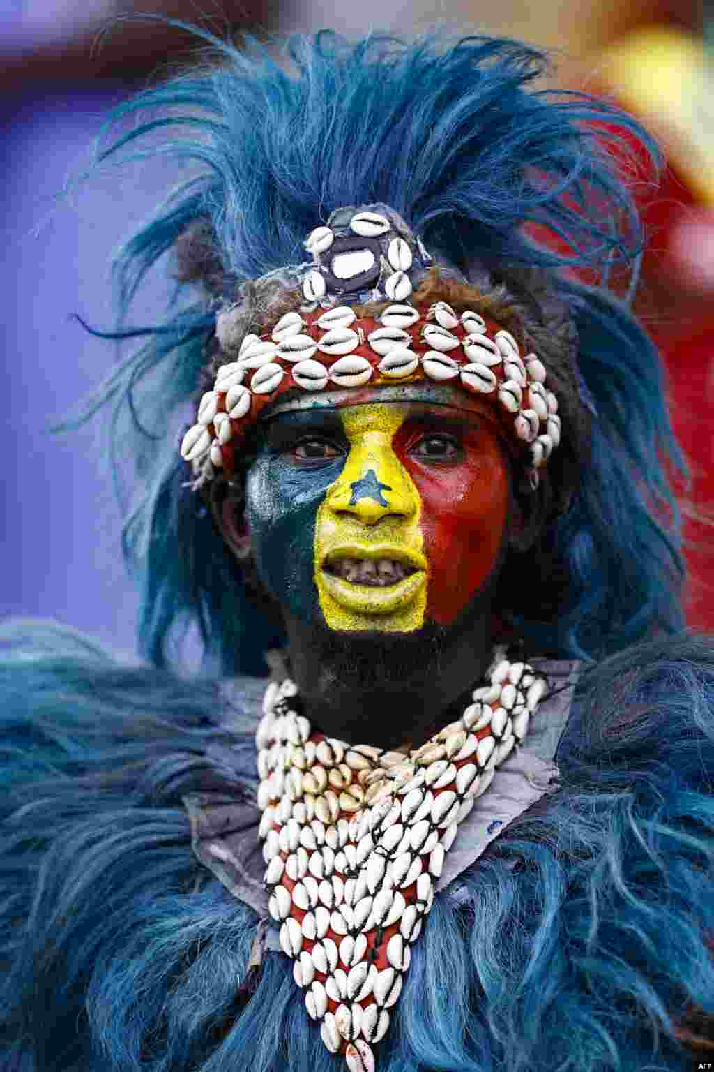 Un supporter sénégalais réagit avant le match de football du groupe C de la Coupe d&#39;Afrique des Nations (CAN) 2024 entre le Sénégal et le Cameroun au Stade Charles Konan Banny à Yamoussoukro le 19 janvier 2024.