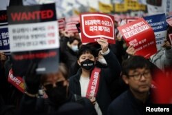 Para memprotes kebijakan pemerintah untuk menambah kuota mahasiswa kedokteran di Seoul, Korea Selatan, 3 Maret 2024. (Foto: REUTERS/Kim Hong-Ji)