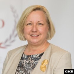 Ursula Gatsek, polshalik sobiq diplomat, sobiq senator va Yevropa parlamentining sobiq a'zosi, ayni damda YXHTning O'zbekistondagi saylov kuzatuvi delegatsiyasi rahbari