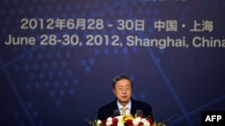 资料照 - 2012年陆家嘴论坛（LUJIAZUI FORUM)于2012年6月28-30号在中国上海召开。时任中国银行行长周小川在发言。