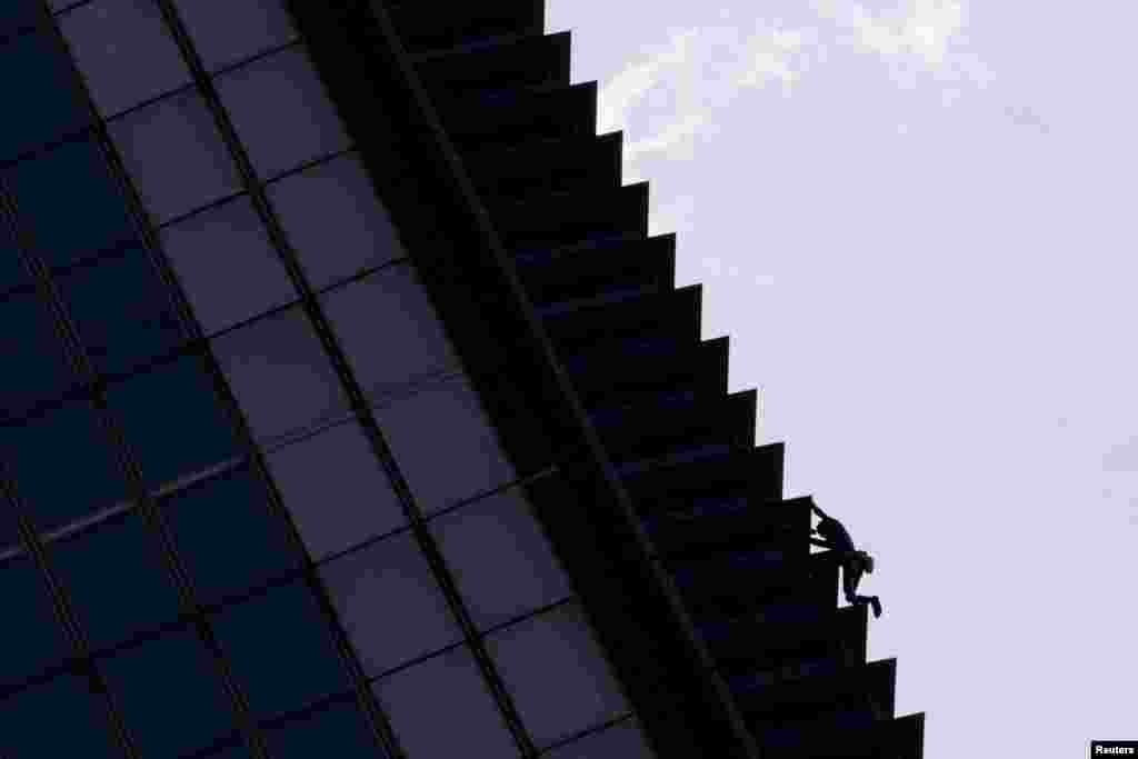 Urban climber Alain Robert, also known as the &quot;French Spiderman&quot; climbs the G.T. International Tower in Makati, Metro Manila, Philippines.