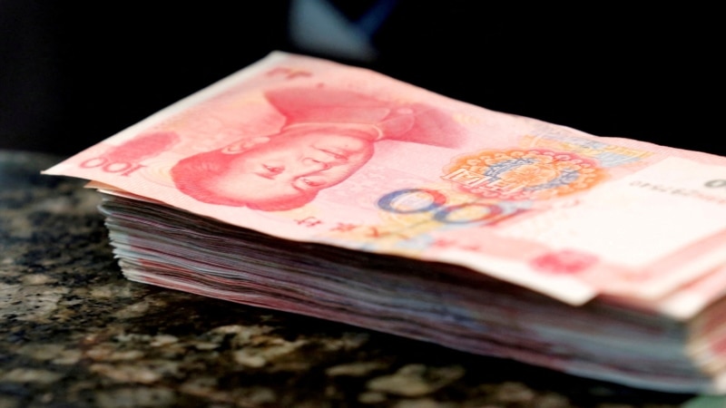 Falling yuan poses challenge for China’s policymakers