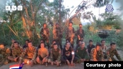ညောင်လေးပင်ခရိုင် မုန်းမြို့နယ်ထဲမှာ စစ်ကောင်စီဘက်က KNU နဲ့တိုက်ပွဲအတွင်း လက်နက်ချခဲ့တဲ့ တပ်ဖွဲ့ဝင် ၁၉ ဦး။ (ဓာတ်ပုံ KNU)
