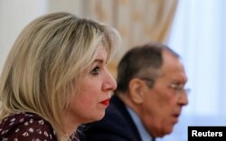 FILE: Menteri Luar Negeri Rusia Sergei Lavrov dan juru bicara kementerian Maria Zakharova menghadiri pertemuan dengan para kepala media asing di Moskow, Rusia, 15 Februari 2023. (REUTERS/Shamil Zhumatov)