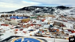 Situasi McMurdo Station dalam foto yang diambil dari udara pada 27 Oktober 2014. (Foto: National Science Foundation via AP, File)