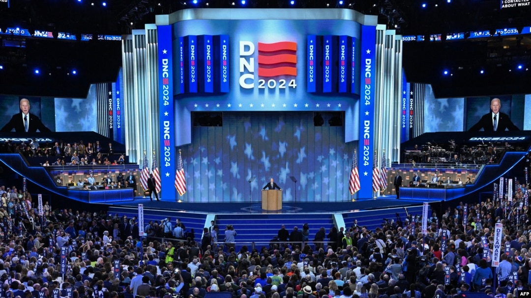 Američki predsjednik Joe Biden drži uvodno obraćanje prvog dana Demokratske nacionalne konvencije (DNC) u United Centru u Chicagu, Illinois, 19. avgusta 2024.