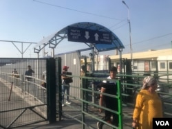 A view of border checkpoint called Do'stlik on the Kyrgyzstan-Uzbekistan border. Barak residents often had to commute from their village to mainland Kyrgyzstan through this border checkpoint. (VOA)