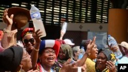 Outre les problèmes relatifs à une immigration clandestine chronique, l'île de Mayotte fait face actuellement à une grave crise de l'eau.