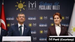 CHP Genel Başkanı Özgür Özel, İyi Parti Genel Başkanı Meral Akşener ile bir araya geldi.