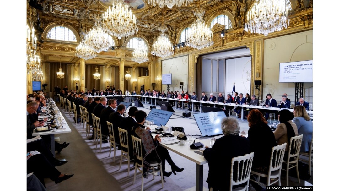 Perwakilan dari negara-negara, organisasi internasional, dunia usaha, bank pembangunan dan LSM menghadiri konferensi kemanusiaan internasional untuk warga sipil di Gaza di Paris, Prancis, 9 November 2023. (Foto: LUDOVIC MARIN/Pool via REUTERS)