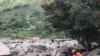 Tim SAR mencari korban yang hilang usai tersapu banjir bandang dan longsor di
di Desa Simangulampe, Kecamatan Bakti Raja, Kabupaten Humbang Hasundutan, Sumatra Utara, pada 2 Desember 2023. (Foto: Courtesy of Kantor SAR Medan)