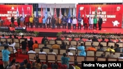 18 perwakilan partai politik juga ikut menandatangani Deklarasi Damai Kampanye Pemilu 2024 di Komisi Pemilihan Umum (KPU) pada Senin (27/11) di Jakarta. (VOA/Indra Yoga)