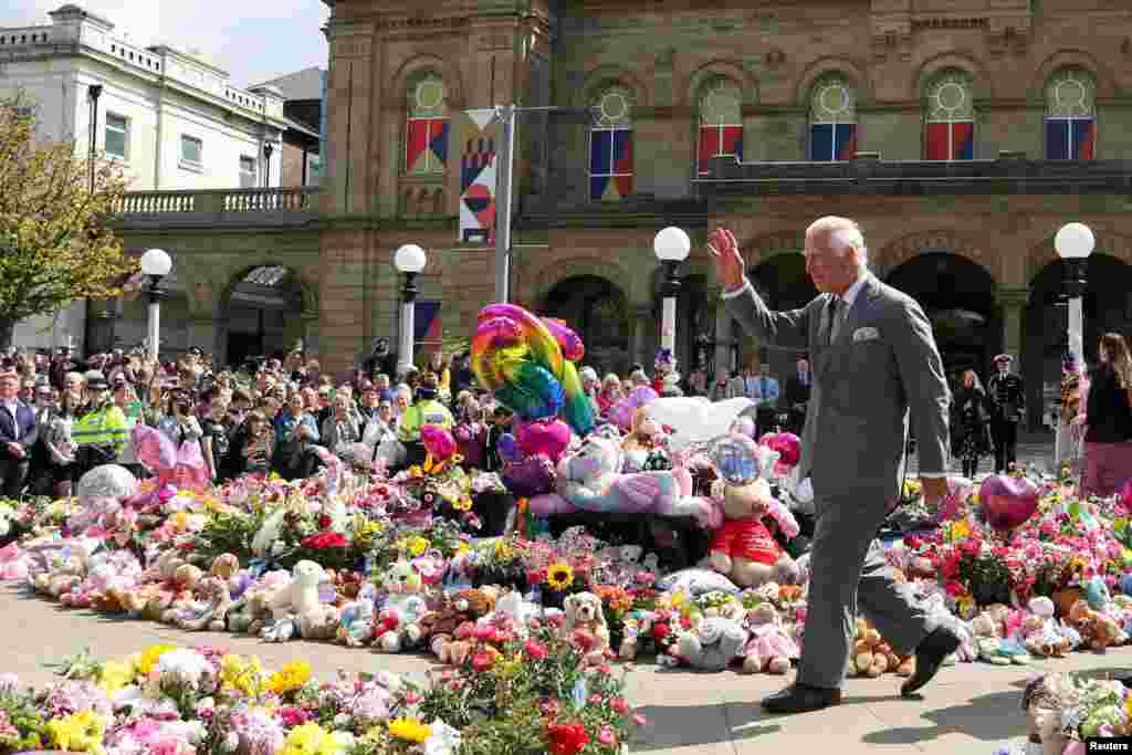 Britain&#39;s King Charles makes a community visit, in the aftermath of a mass stabbing which sparked riots and racist attacks targeting Muslims and migrants, outside the Town Hall in Southport.