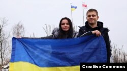 Богдан Єрмохін зі своєю сестрою Валерією у перший день після повернення до України з Росії, куди його насильно вивезли з окупованого Маріуполя, 19 листопада 2023 року. RFERL/Telegram - керівник Офісу президента України Андрій Єрмак